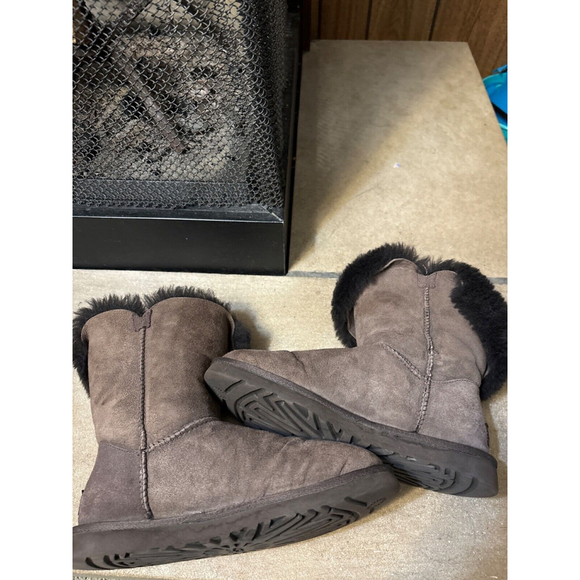 UGG Australia Womens Bailey W Button NWT 5803 W/JTRD size 5 Women’s - Picture 3 of 9